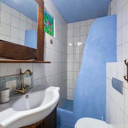 Secret Garden - Old Town - Ground Floor Апартаменты *